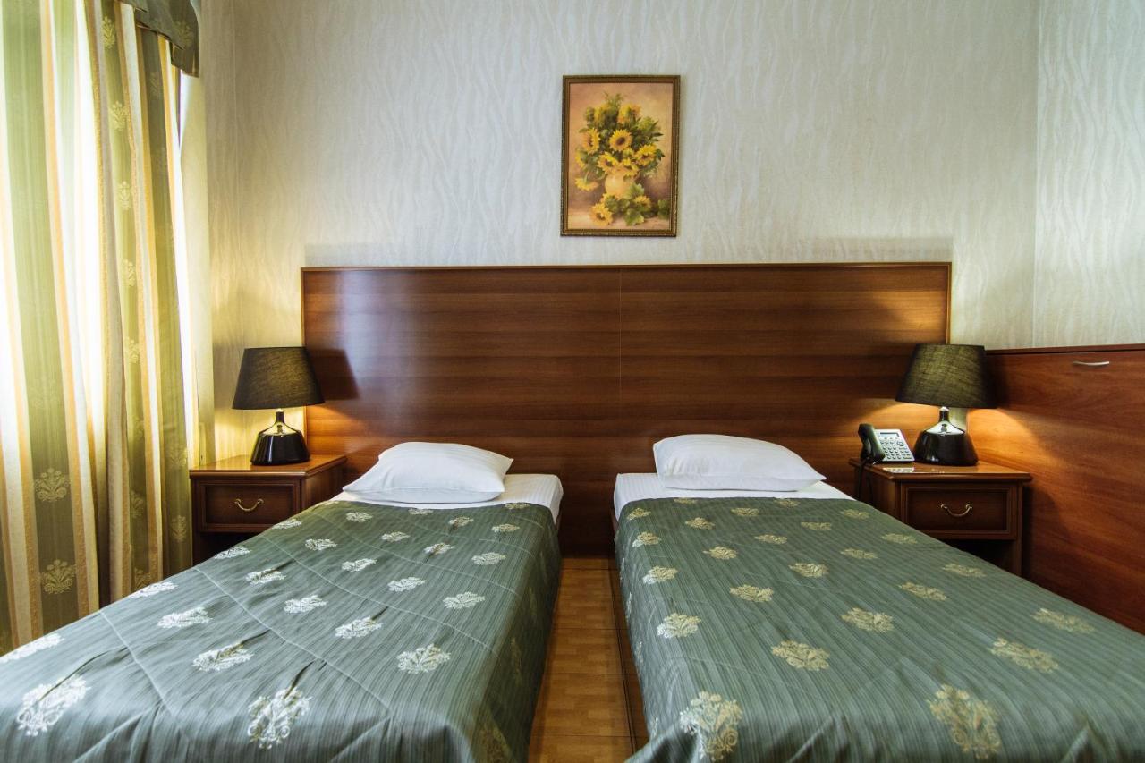 Hotel Verhovina Kiev Luaran gambar