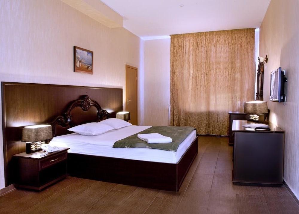 Hotel Verhovina Kiev Luaran gambar