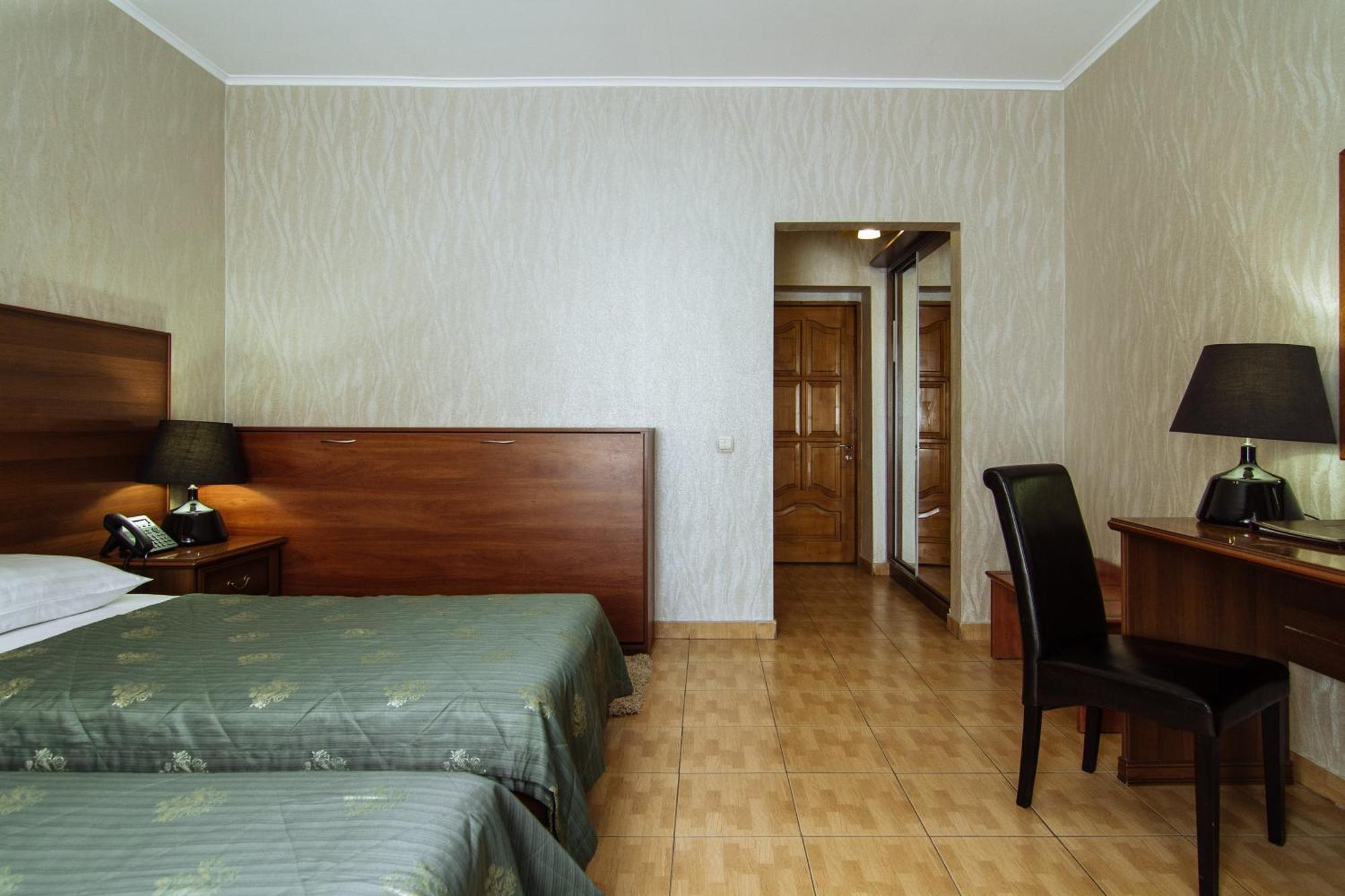 Hotel Verhovina Kiev Luaran gambar