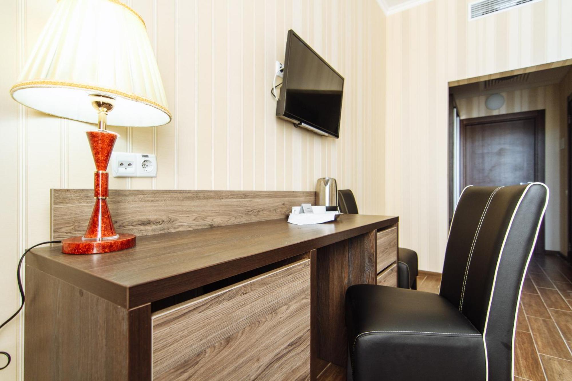 Hotel Verhovina Kiev Luaran gambar