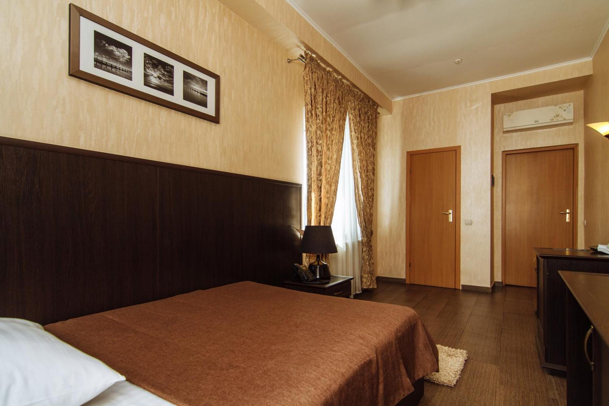 Hotel Verhovina Kiev Luaran gambar