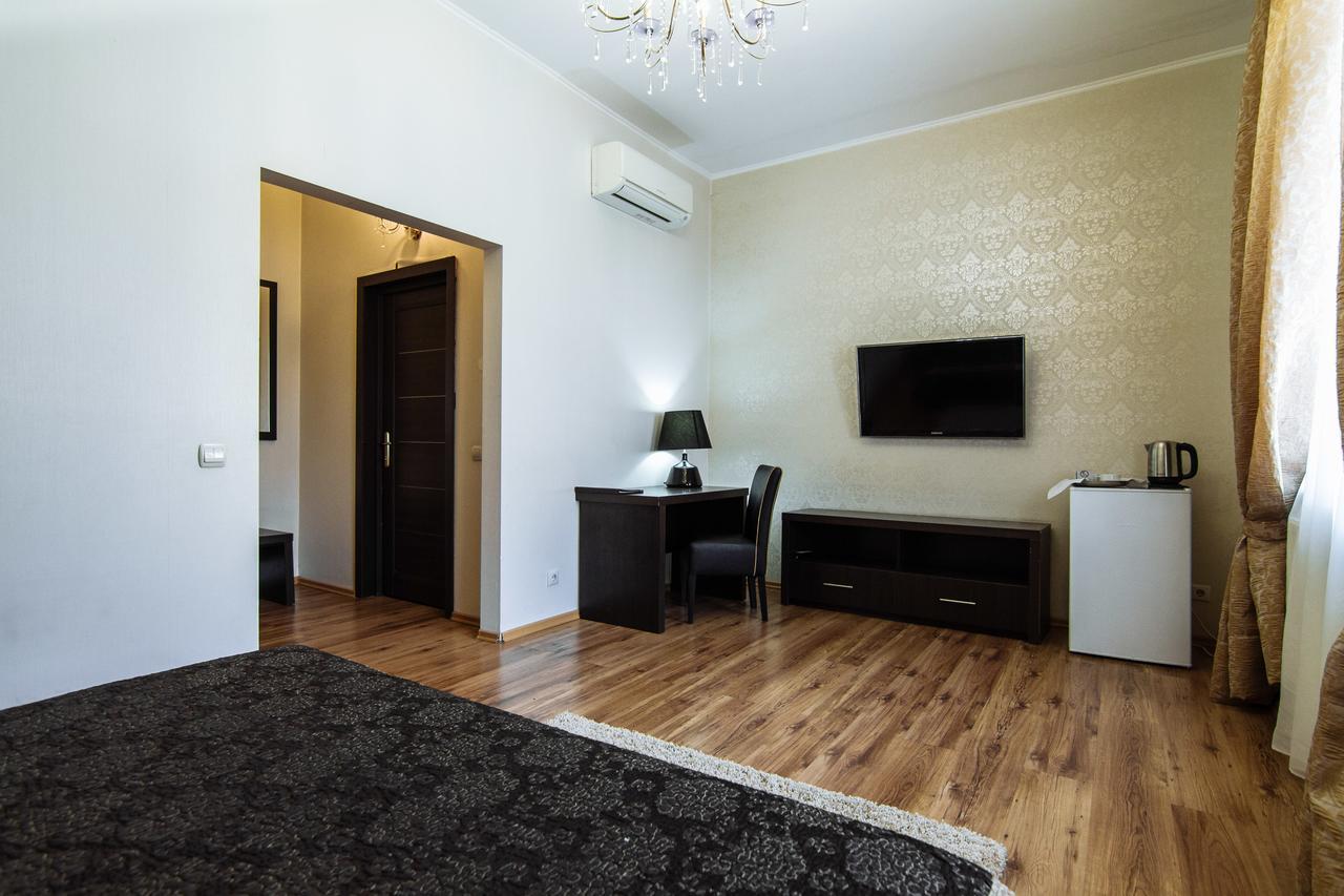 Hotel Verhovina Kiev Luaran gambar